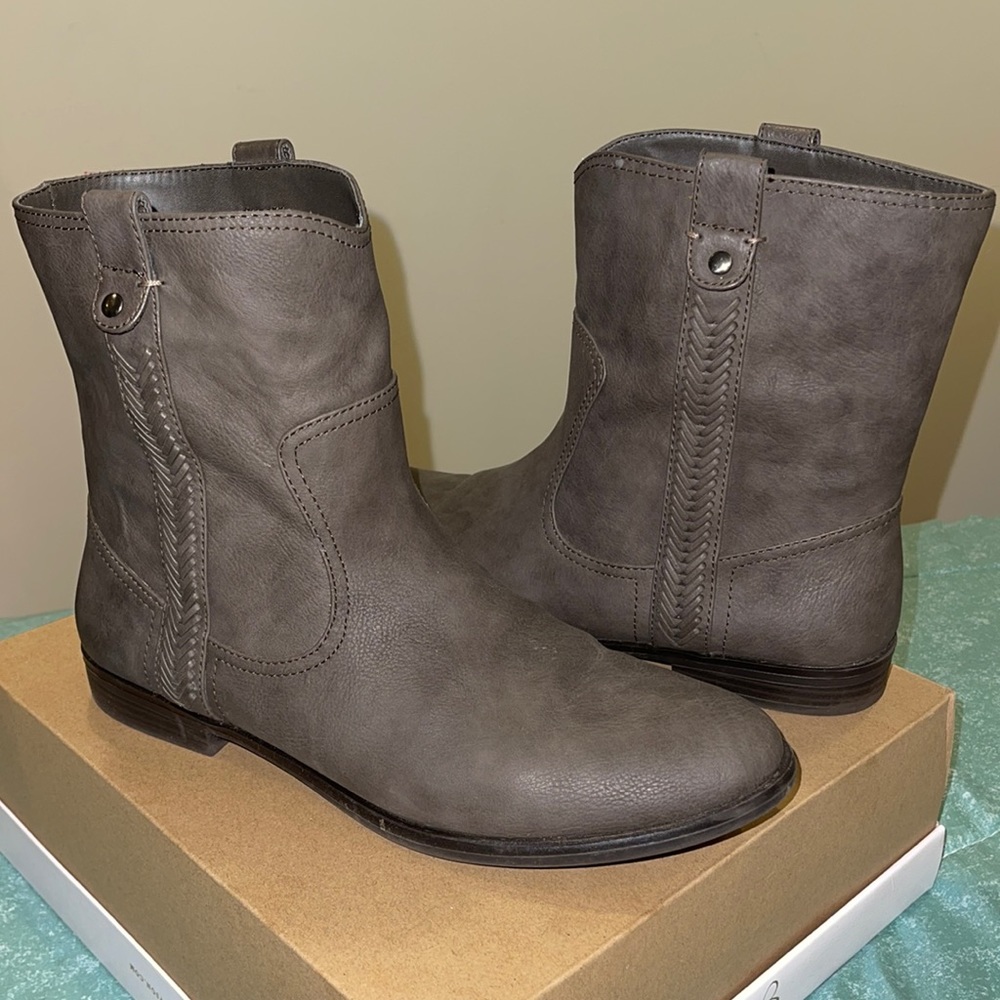 Bass Grey Leather Boots